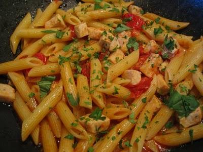 La pasta con spada e ciliegino