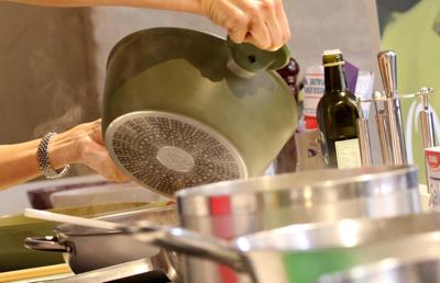 Dalle padelle alle plastiche, le sostanze chimiche che ci danneggiano