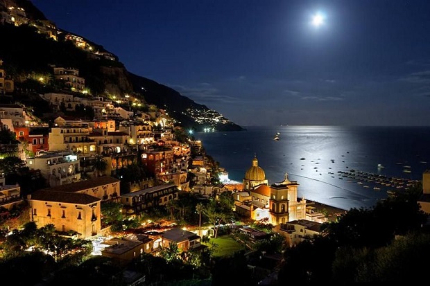 Tutti al mare. Intramontabile Rimini, Positano e Porto Cervo