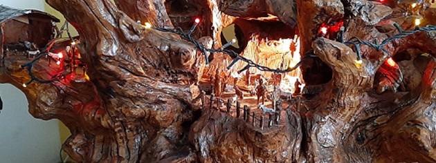 Il ceppo di un albero diventa un presepe fonte di speranza