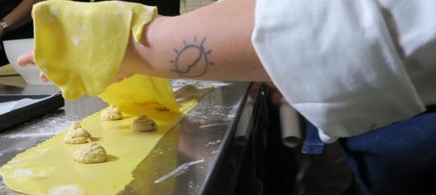 CardioCooking.  Ravioli di pasta allo zafferano ripieni di ceci