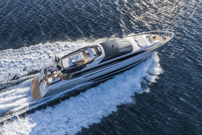 Cannes. Riva 122′ Mythos