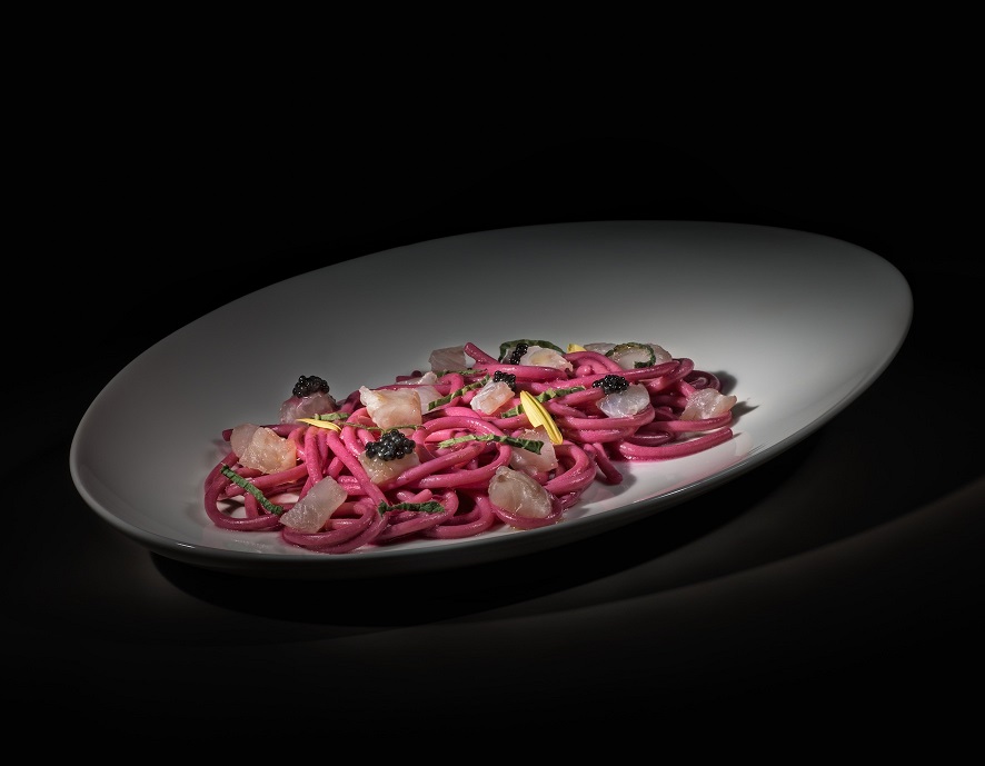 “Sogni estivi” spaghettoni al cipollotto con triglia marinata al limone e caviale dello chef Nicola Portinari