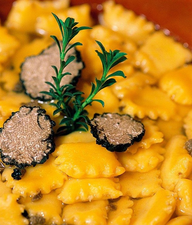 Salumi stagionati, tartufo marzolino, Spoja Lorda e primizie di primavera si gustano a Brisighella