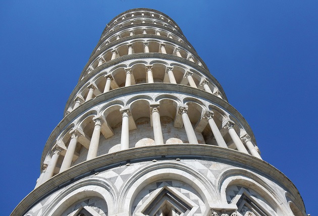 La Torre di Pisa è stabile e molto lentamente sta riducendo la sua pendenza