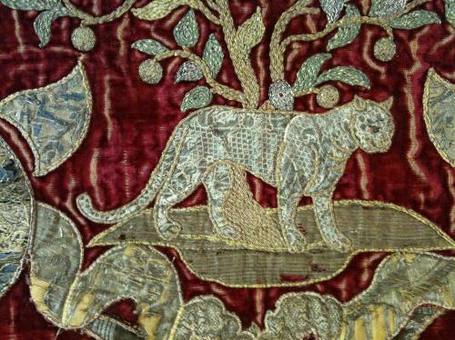 Un ricco baldacchino viaggia da Magliano a Urbino. Trame esotiche