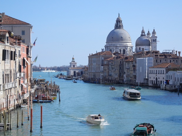La città sommersa: Venezia rinasce dalle sue fondazioni